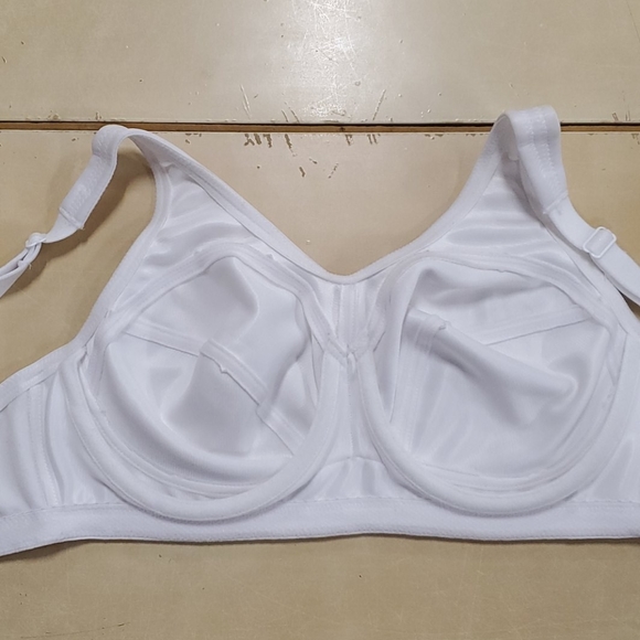 Soft cup sports bra - Picture 2 of 2